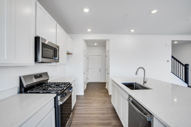 464 Carpathian Dr, Townhouse with 3 bedrooms, 3 bathrooms and 2 parking in Crystal Lake IL | Image 8
