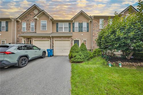 131 Knollwood Dr, Williams Twp, PA, 18042-7117 | Card Image