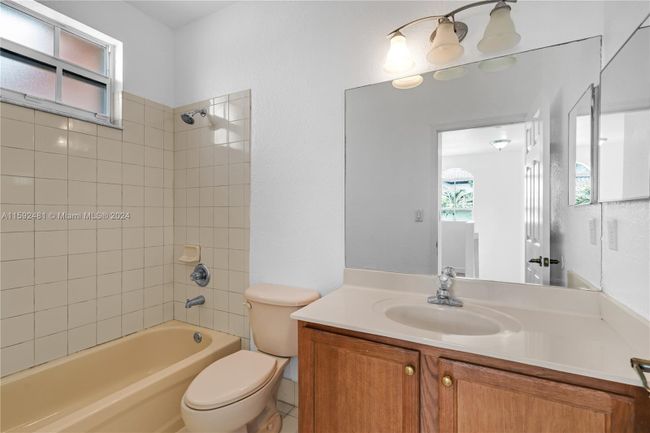 8791 Nw 112th Ct, Townhouse with 3 bedrooms, 2 bathrooms and null parking in Doral FL | Image 10