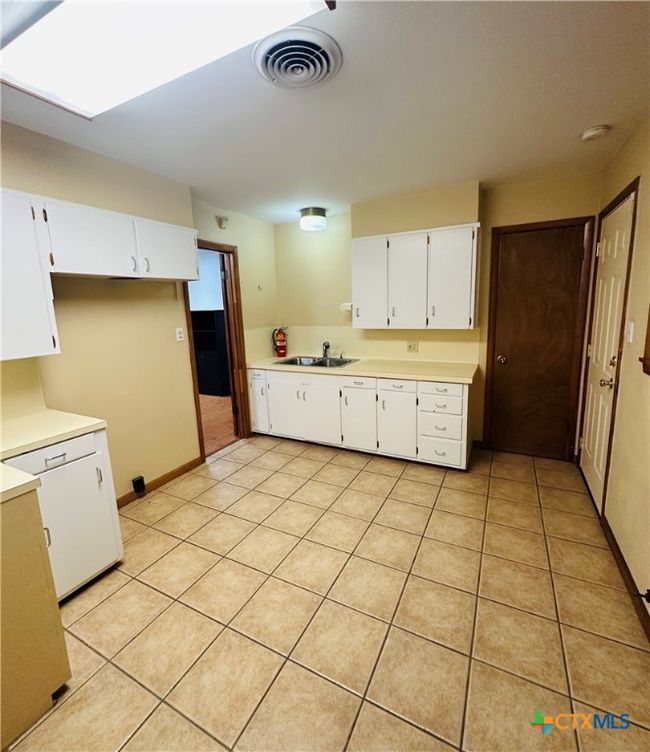 kitchen/break room | Image 8