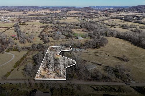 2754 Critz Ln, Thompsons Station, TN, 37179-5212 | Card Image