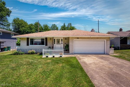 6273 Gale Dr, Seven Hills, OH, 44131-3154 | Card Image