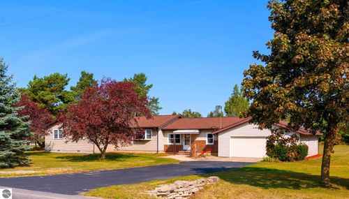 5097 E Surrey Rd, Clare, MI, 48617-8541 | Card Image