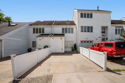141 Hampton Grn, Staten Island, NY, 10312-1716 | Card Image