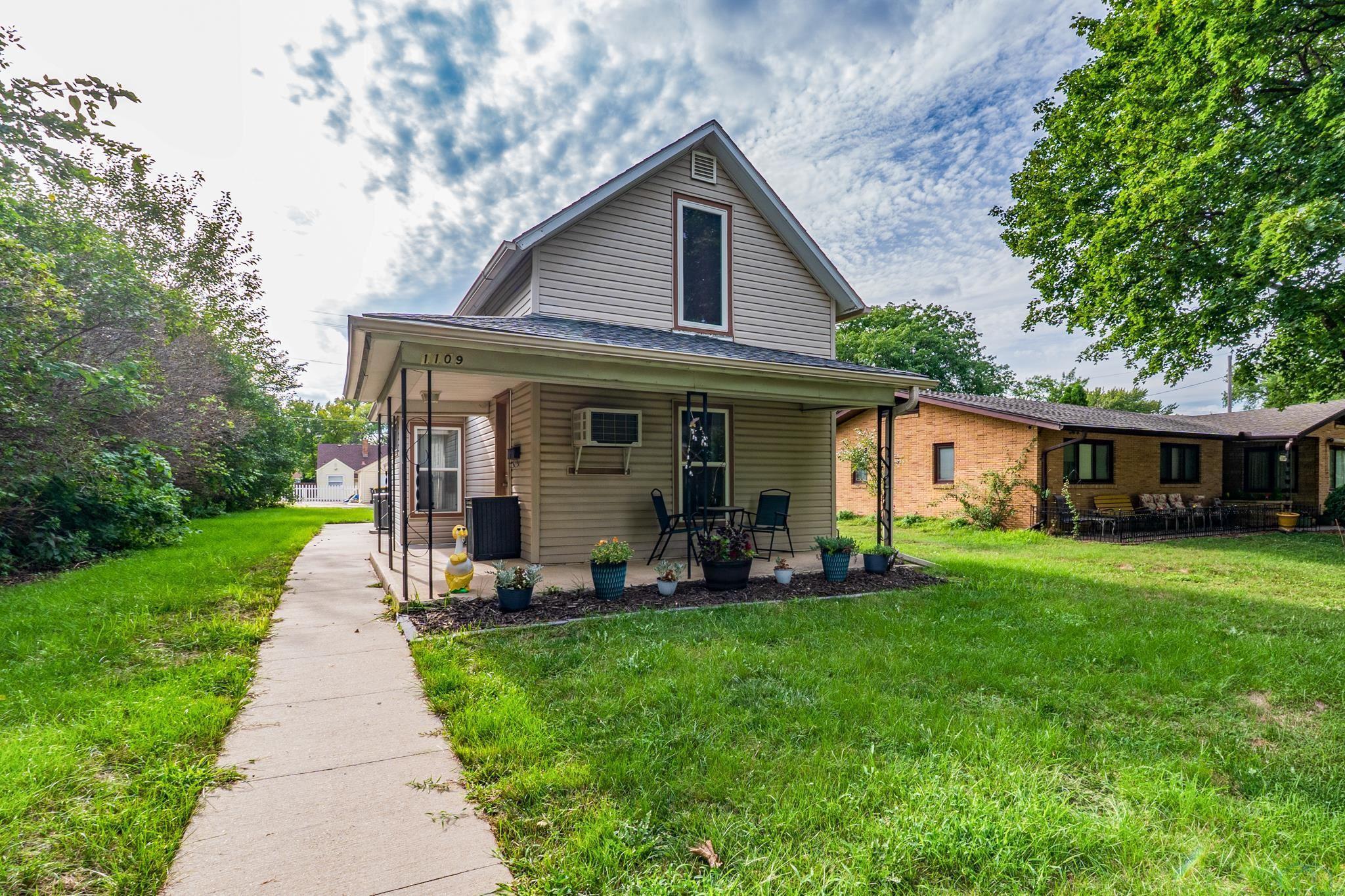 1109 S Mulberry St, For Sale in Sioux City - eXp Realty