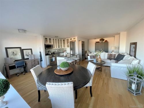 20k-372 Central Park West, New York, NY, 10025 | Card Image
