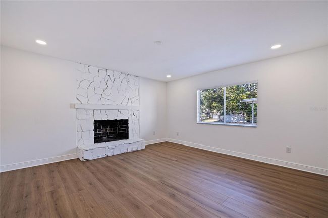 Fireplace/Family Room | Image 20