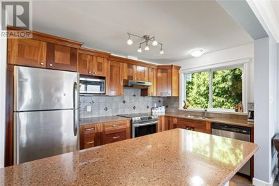 206 - 3132 Island Highway W, Condo with 2 bedrooms, 2 bathrooms and 1 parking in Qualicum Beach BC | Image 3