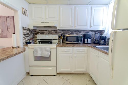 207-3091 E Sun E Sunrise Blvd, Fort Lauderdale, FL, 33304-1953 | Card Image