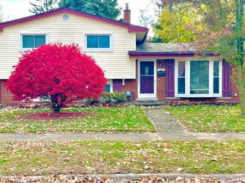 33155 Meadowlark St, Farmington, MI, 48336-5070 | Card Image