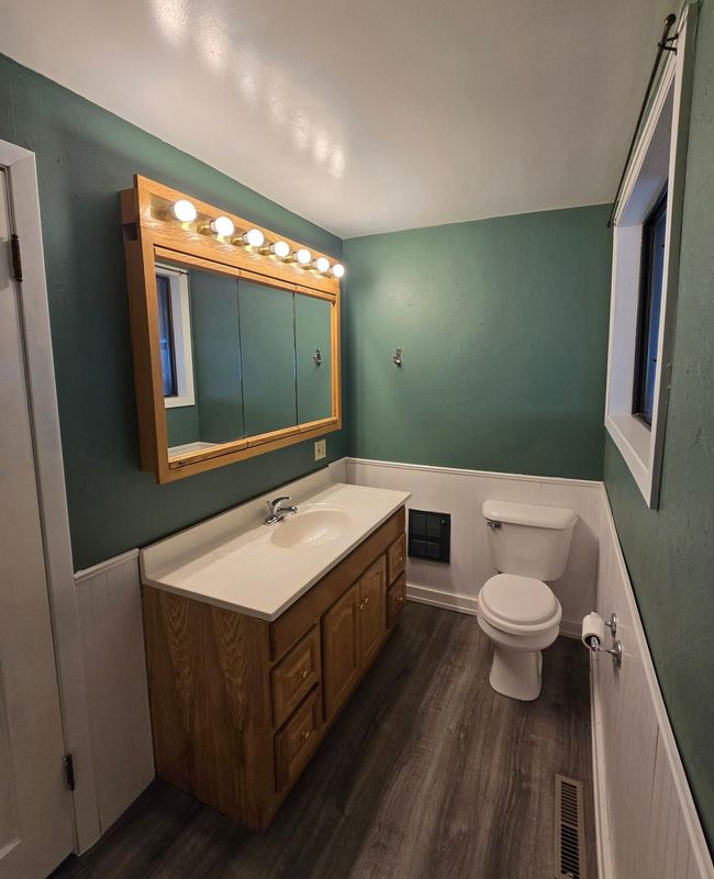 Main floor full bath | Image 26