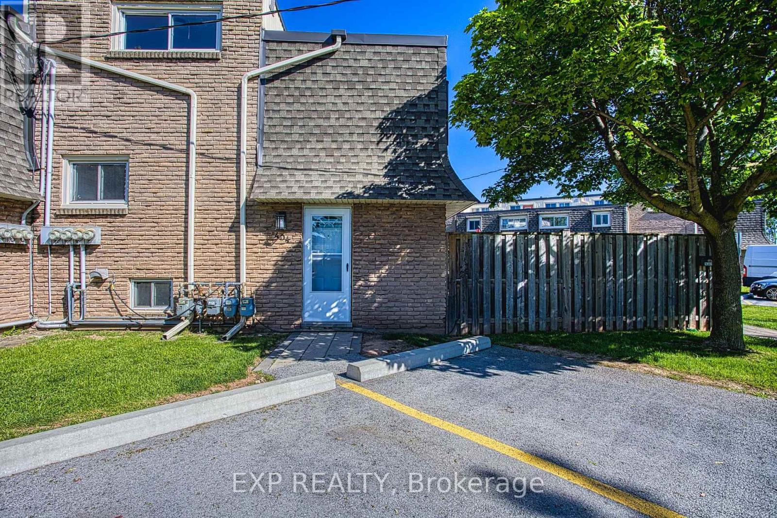 Residential in Grimsby (Grimsby Beach) 2