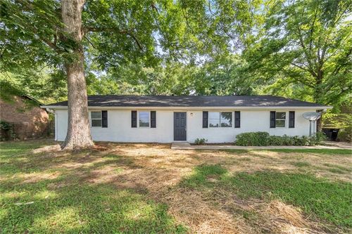 27 Pratt St, Newnan, GA, 30263-2846 | Card Image