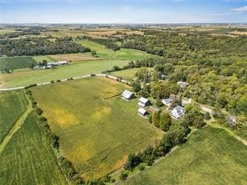 4001 Vista Rd, Ely, IA, 52227-9701 | Card Image