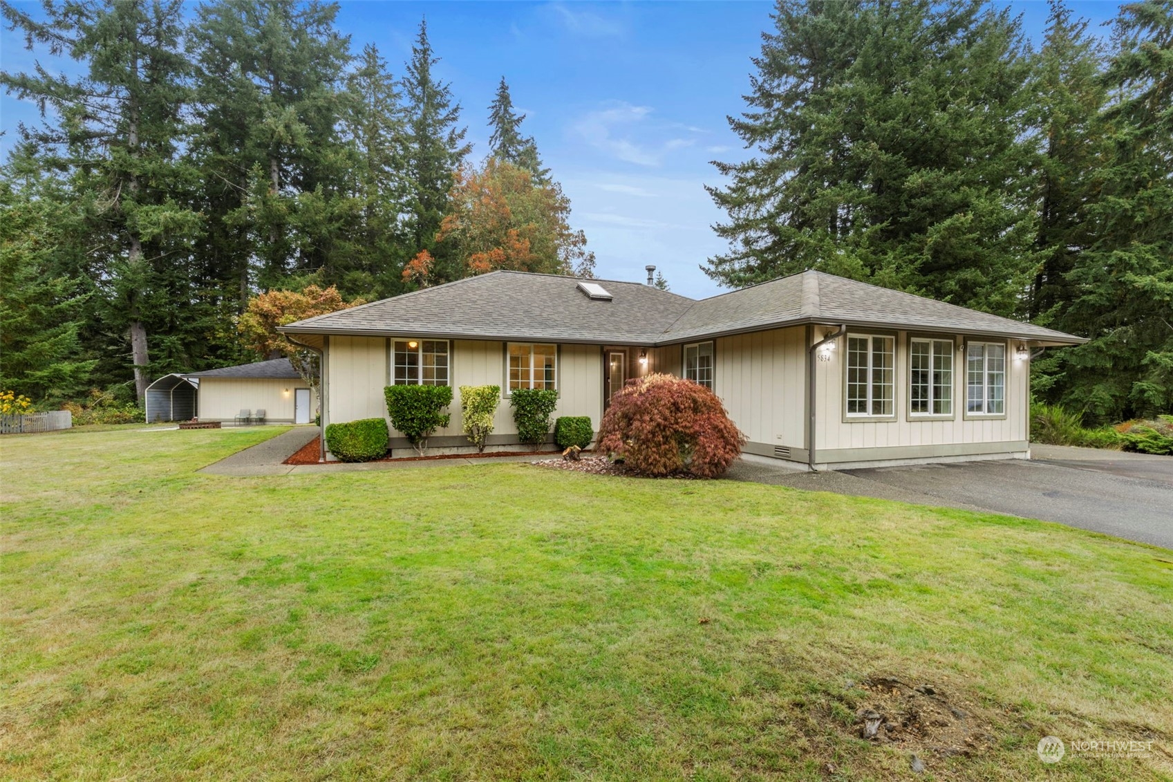 Rim View Ct, Bremerton, WA 98312