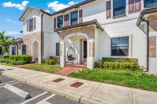 11392 W 34th Way, Hialeah, FL, 33018-2210 | Card Image