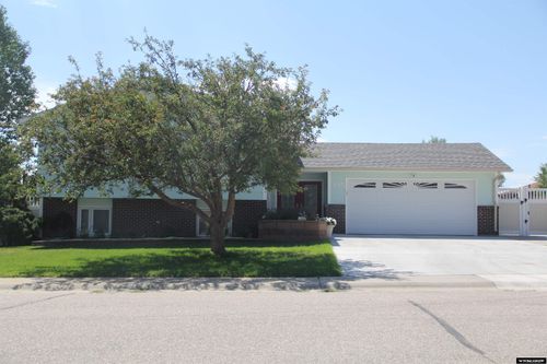 815 W Fir St, Glenrock, WY, 82637-5138 | Card Image