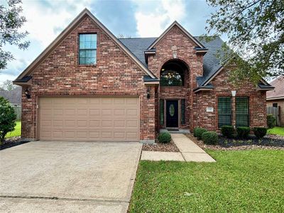 135 Sugar Cane Circle, House other with 4 bedrooms, 2 bathrooms and null parking in Lake Jackson TX | Image 1