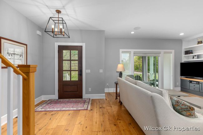 Stunning retreat with 9' ceilings, engineered wood floors, open concept entertaining with exceptional outdoor living spaces. | Image 6