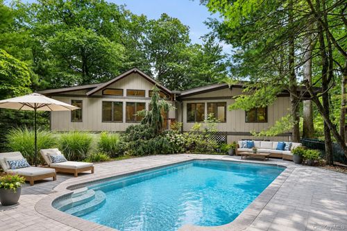 2 Catalina Ct, Suffern, NY, 10901-1801 | Card Image