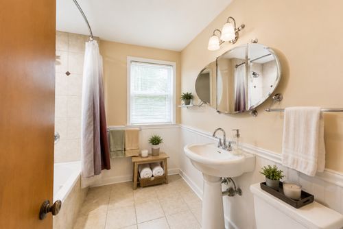 2-302 South Blvd, Evanston, IL, 60202-3019 | Card Image