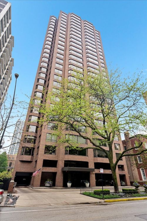 23b-1410 N State Pkwy, Chicago, IL, 60610-4942 | Card Image