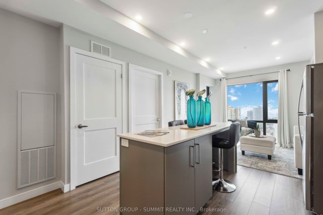 1709 - 15 Queen St S, Condo with 2 bedrooms, 2 bathrooms and 1 parking in Hamilton ON | Image 11