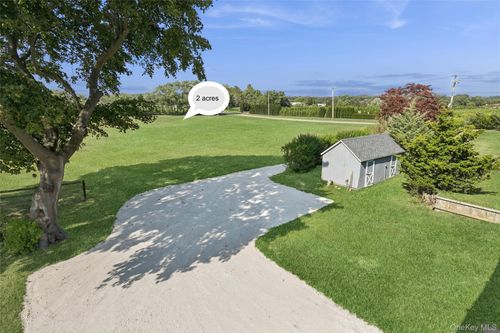 335 Herricks Ln, Riverhead, NY, 11901-5624 | Card Image