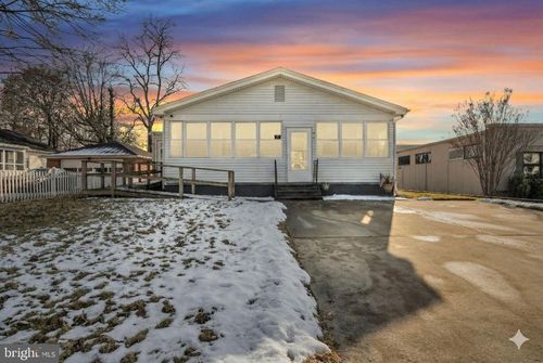 318 E Emaus St, MIDDLETOWN, PA, 17057-2209 | Card Image