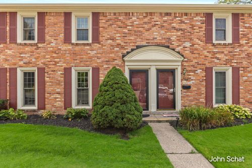 2471 Abbington Dr Se, Grand Rapids, MI, 49506-5480 | Card Image
