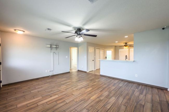 592 S Baese Rd, House other with 3 bedrooms, 2 bathrooms and null parking in Elm Mott TX | Image 5