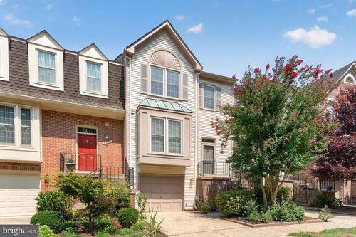 6374 English Ivy Way, SPRINGFIELD, VA, 22152-2830 | Card Image