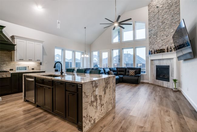 513 Yarrow St, House other with 5 bedrooms, 5 bathrooms and null parking in Little Elm TX | Image 4