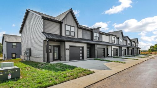 1307-1307 Jonathan Wade Pvt Cir, Clarksville, TN, 37043-4118 | Card Image