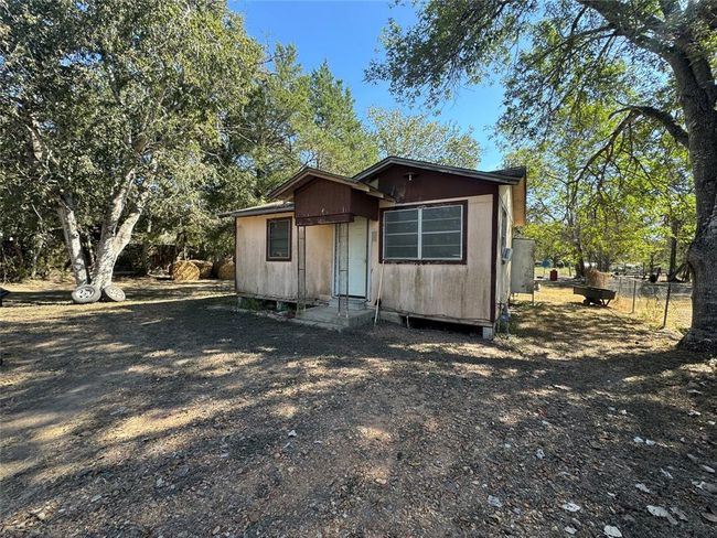 107 W Park St, House other with 2 bedrooms, 1 bathrooms and null parking in Hallettsville TX | Image 4