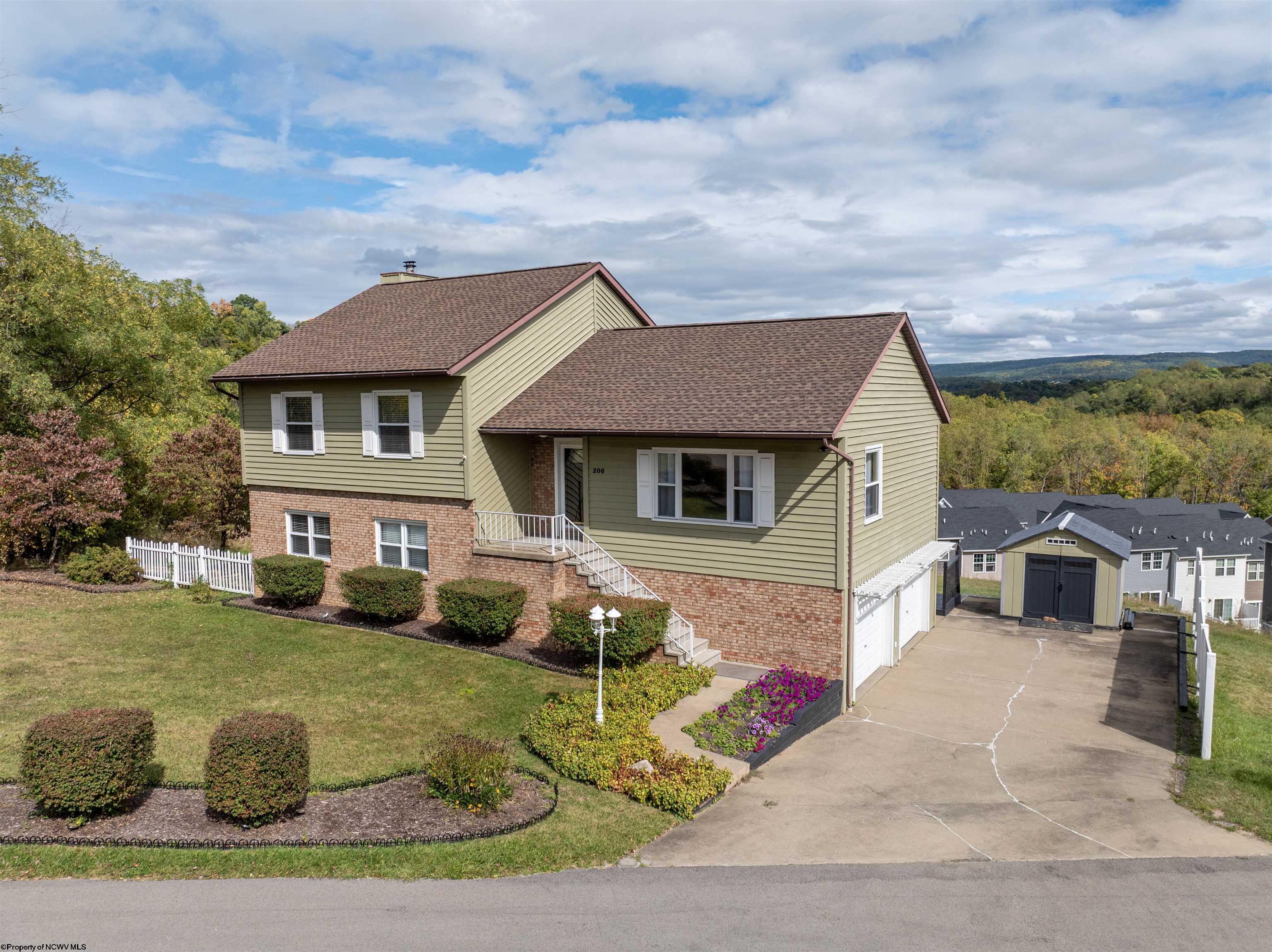 Suzanne Rd, Morgantown, WV 26501