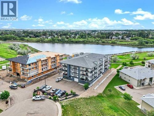 499 Meadow Lake Crt E, Brooks, AB, T1R0Y7 | Card Image