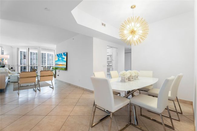 APT-1008 - 4779 Collins Ave, Condo with 3 bedrooms, 2 bathrooms and null parking in Miami Beach FL | Image 13