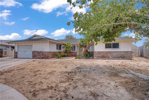 1505 Flag Cir, Las Vegas, NV, 89102-1529 | Card Image