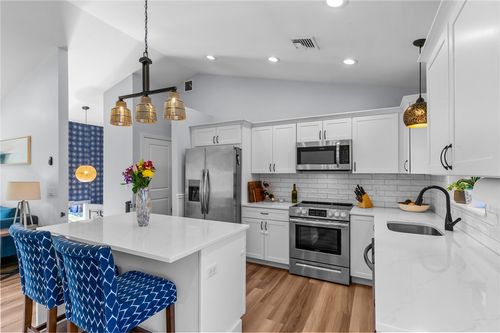 101 Waldron Ave, Cranston, RI, 02910-5330 | Card Image