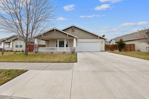 736 Ne Sandstone Ct, Prineville, OR, 97754-7758 | Card Image