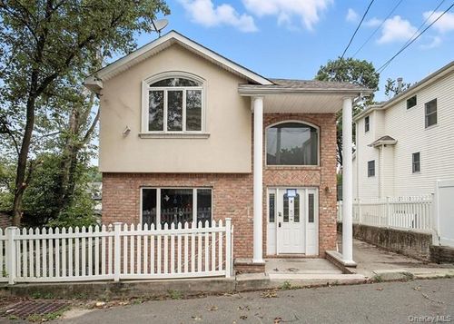 99 Excelsior Ave, Staten Island, NY, 10309-3501 | Card Image