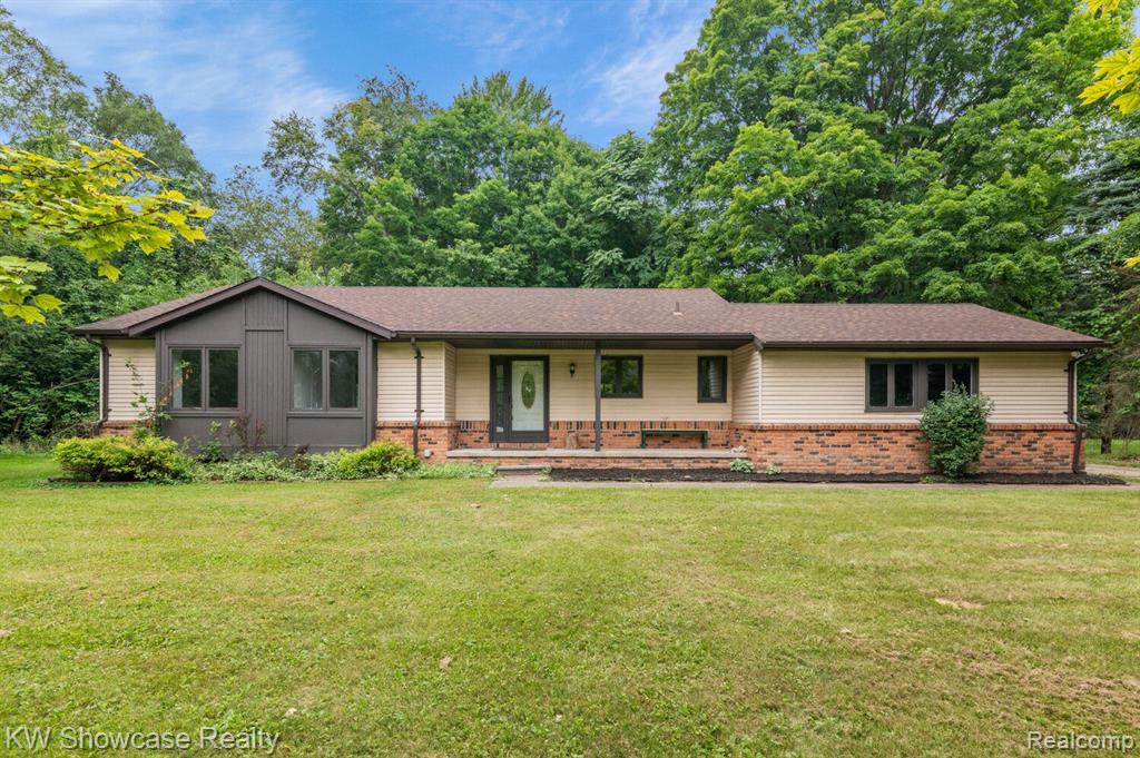 Hugo St, Farmington Hills, MI 48336