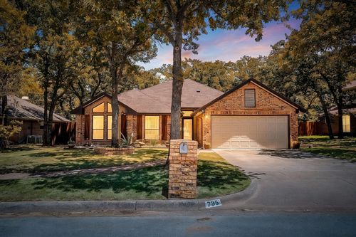 736 High Crest Dr, Azle, TX, 76020-2538 | Card Image