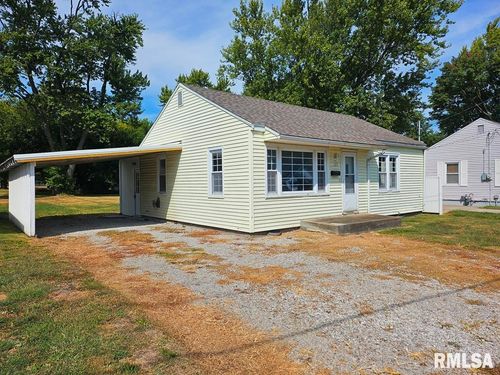 123 N Hobson St, Virden, IL, 62690-1254 | Card Image