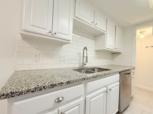 apt-125-2124 Burton Dr, Austin, TX, 78741-4153 | Card Image