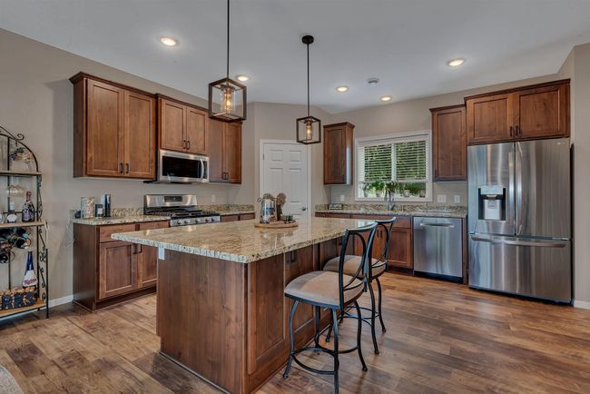 Beautiful kitchen with upgraded appliances and walk-in pantry | Image 10