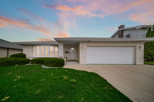 10916 Kingston St, Westchester, IL, 60154-4904 | Card Image