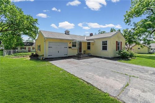 700 3rd St, Cameron, MO, 64429-1952 | Card Image