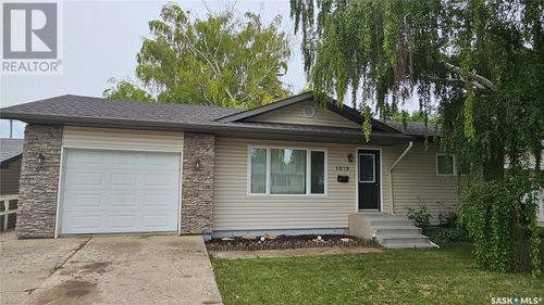 1013 12th St, Humboldt, SK, S0K2A0 | Card Image